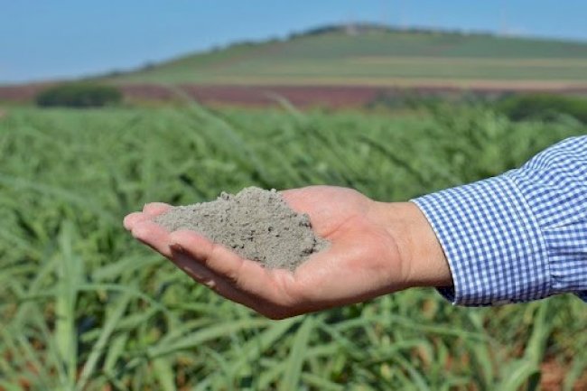 Painel destaca pó de rocha como fertilizante com alto potencial durante Expointer