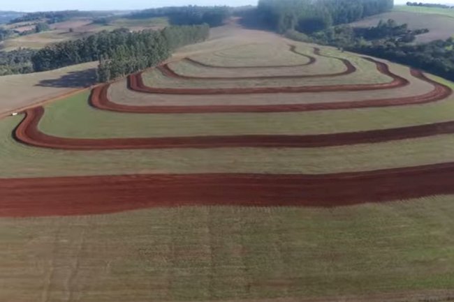 Epagri capacita alunos e professores de instituições de ensino superior em terraceamento