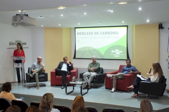 Embrapa Solos promove debate com especialistas em mercado de carbono