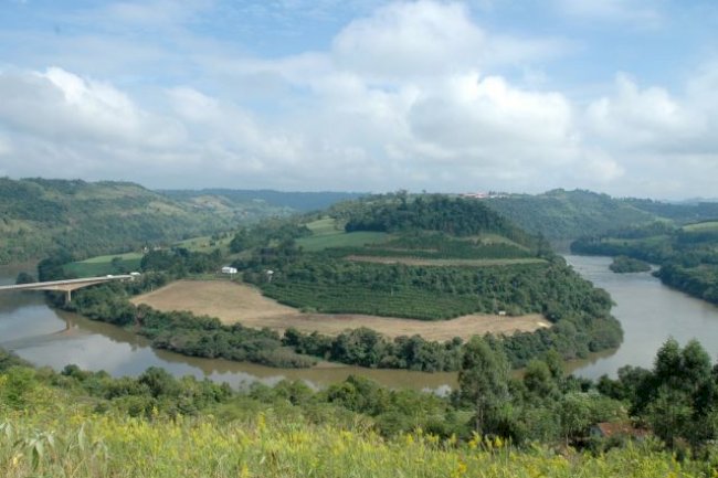 Oeste de SC ganha programa de restauração de áreas em propriedades rurais com benefícios financeiros aos agricultores